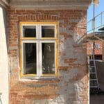 Facaderenovering pris påvirkes af pudsarbejde ved vindue – NP Murermester